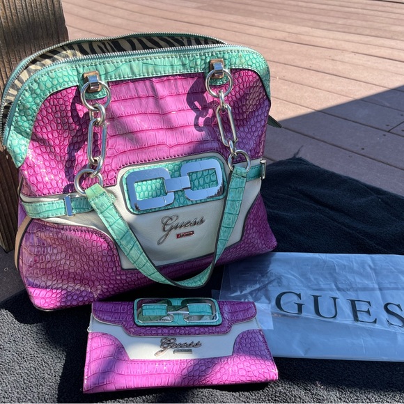 Guess handbag and wallet - Picture 2 of 2